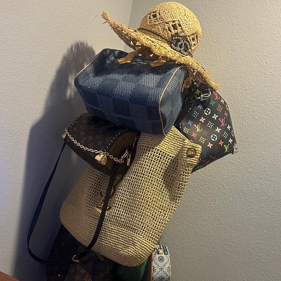 ALL BAGS FOR SALE! - Picture 1 of 4